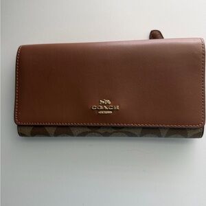 Coach Slim Trifold Wallet in Signature Canvas in Light Khaki/Saddle C5966